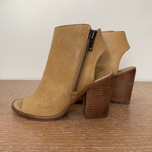 Steve Madden booties 3.5 inch heal - Picture 2 of 4
